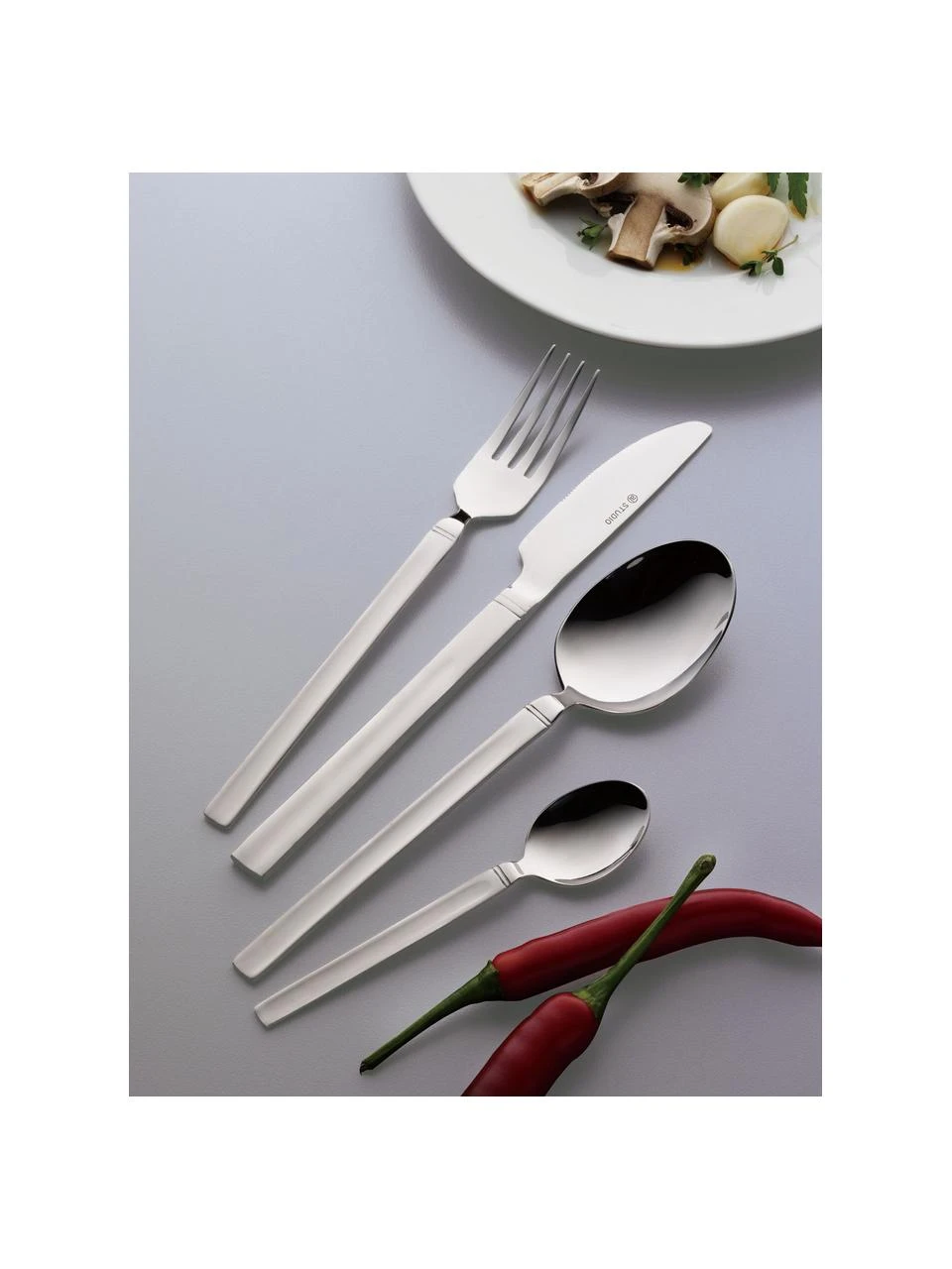 Besteck-Set Studio in Silber, 6 Personen (24-tlg.), Edelstahl 18/0 Das Besteck ist aus Edelstahl gefertigt. Somit ist es langlebig, rostet nicht und ist resistent gegen Bakterien., Silberfarben, hochglanzpoliert, Set mit verschiedenen Größen Besteck-Set Studio in Silber, 6 Personen (24-tlg.), Set mit verschiedenen Größen -Küche Geschäft Besteck Set Studio in Silber 6 Personen 24 tlg 1