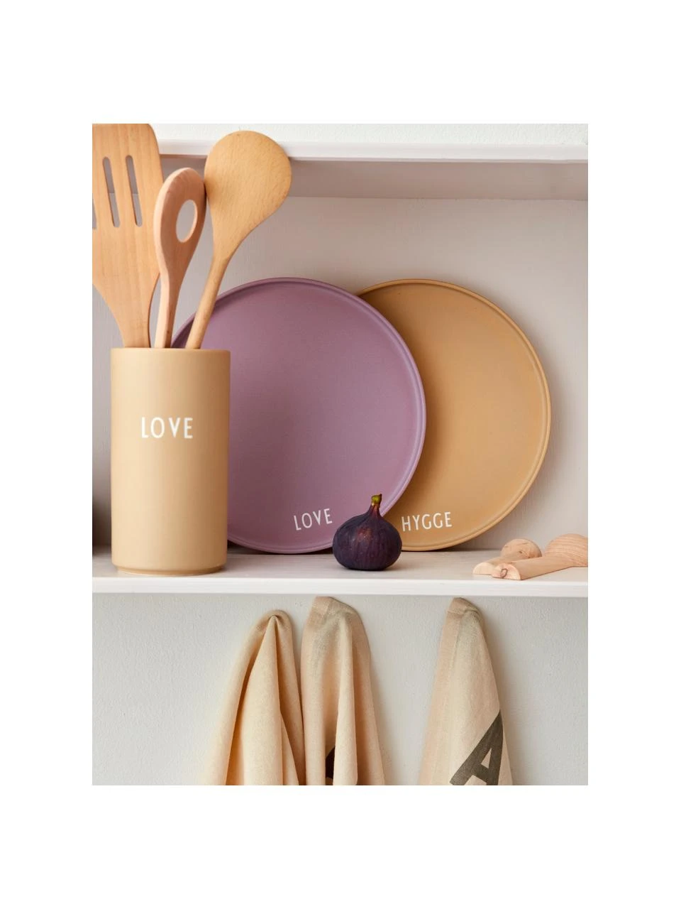 Design Letters Design Teller Favourite LOVE in Lila mit Schriftzug, Ø 22 cmNur noch wenige verfügbar 2 Design Letters Design Teller Favourite LOVE in Lila mit Schriftzug, Ø 22 cmNur noch wenige verfügbar – Bild 2