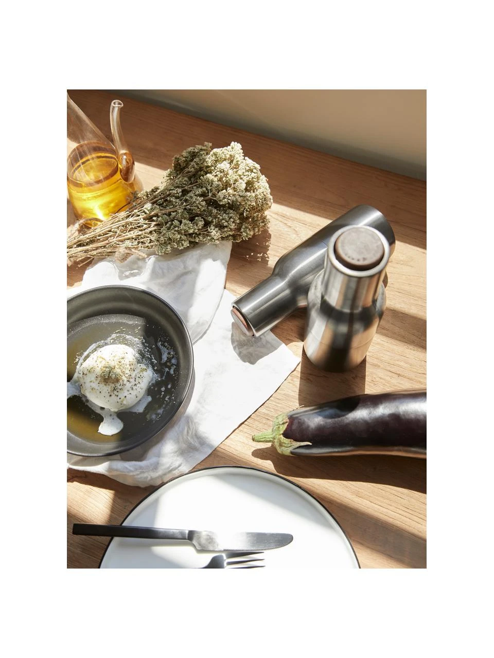 Menu Designer Salz- & Pfeffermühle Bottle Grinder in Anthrazit mit Walnussholzdeckel, Ø 8 x H 21 cmNur noch wenige verfügbar 2 Menu Designer Salz- & Pfeffermühle Bottle Grinder in Anthrazit mit Walnussholzdeckel, Ø 8 x H 21 cmNur noch wenige verfügbar – Bild 2