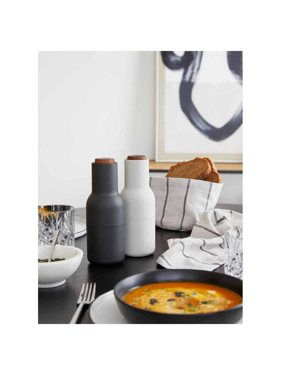 Menu Designer Salz- & Pfeffermühle Bottle Grinder in Anthrazit/Hellgrau mit Walnussholzdeckel, Ø 8 x H 21 cm 3 Menu Designer Salz- & Pfeffermühle Bottle Grinder in Anthrazit/Hellgrau mit Walnussholzdeckel, Ø 8 x H 21 cm – Bild 3