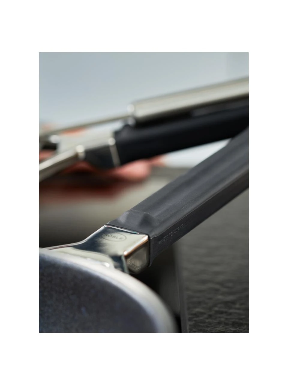 Rösle Edelstahl-Bratpfanne Silence Pro mit Antihaftversiegelung, Ø 32 cm, Ø 34 x H 10 cm 2 Rösle Edelstahl-Bratpfanne Silence Pro mit Antihaftversiegelung, Ø 32 cm, Ø 34 x H 10 cm – Bild 2