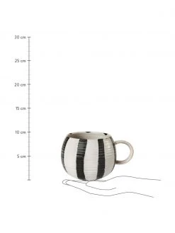 Bloomingville Gestreifte XL Handgemachte Tasse Serina aus Steingut n Schwarz/Wei&szlig;, Ø 11 x 9 cm, 510 ml -Küche Geschäft Gestreifte XL Handgemachte Tasse Serina aus Steingut n SchwarzWeiss 2