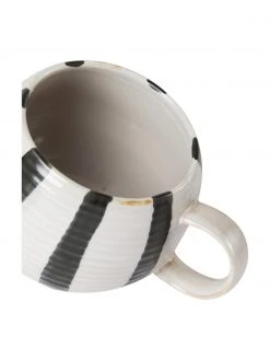 Bloomingville Gestreifte XL Handgemachte Tasse Serina aus Steingut n Schwarz/Wei&szlig;, Ø 11 x 9 cm, 510 ml -Küche Geschäft Gestreifte XL Handgemachte Tasse Serina aus Steingut n SchwarzWeiss 4