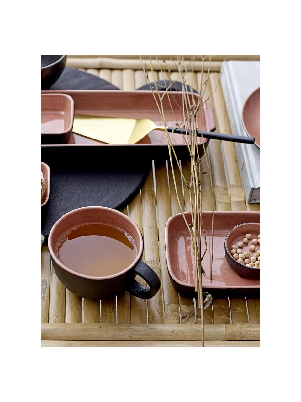 Bloomingville Goldfarbener Tortenheber Amine mit schwarzem Griff, B 7 x L 28 cm 2 Bloomingville Goldfarbener Tortenheber Amine mit schwarzem Griff, B 7 x L 28 cm – Bild 2