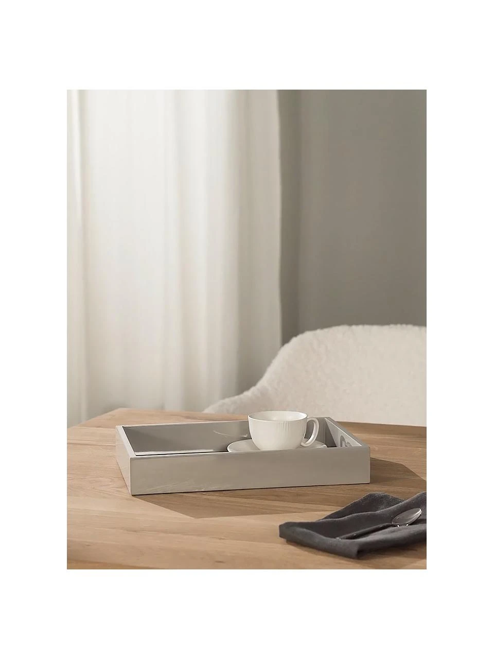 Westwing Collection Großes Hochglanz-Tablett Hayley in Grau, B 24 x T 33 cm 2 Westwing Collection Großes Hochglanz-Tablett Hayley in Grau, B 24 x T 33 cm – Bild 2