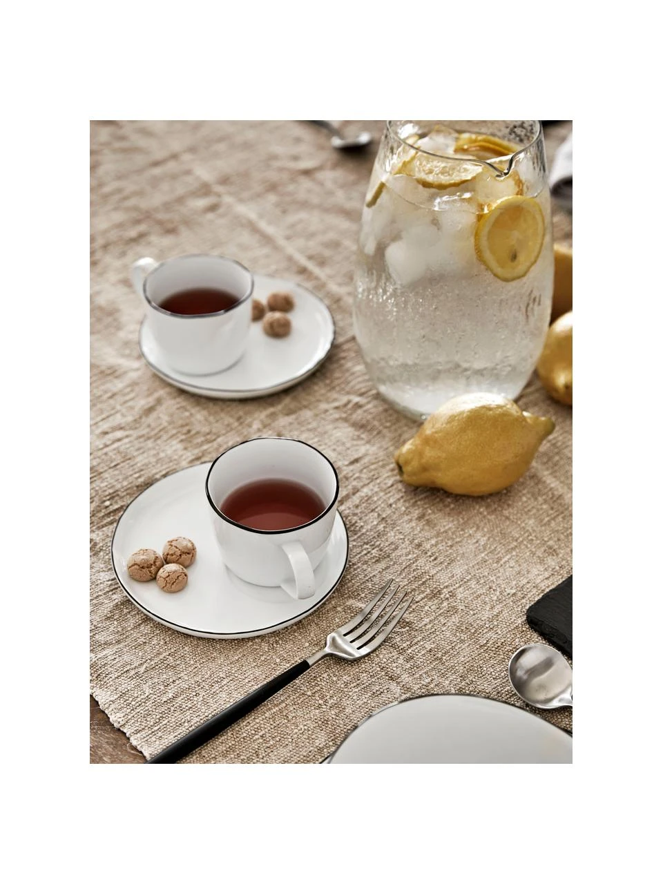 Broste Copenhagen Handgemachte Espressotasse Salt mit Untertasse mit schwarzem Rand, Ø 6 x H 5 cm, 90 ml 2 Broste Copenhagen Handgemachte Espressotasse Salt mit Untertasse mit schwarzem Rand, Ø 6 x H 5 cm, 90 ml – Bild 2