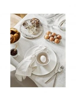 Broste Copenhagen Handgemachte Espressotasse Salt mit Untertasse mit schwarzem Rand, Ø 6 x H 5 cm, 90 ml 7 Broste Copenhagen Handgemachte Espressotasse Salt mit Untertasse mit schwarzem Rand, Ø 6 x H 5 cm, 90 ml -Küche Geschäft Handgemachte Espressotasse Salt mit Untertasse mit schwarzem Rand 3