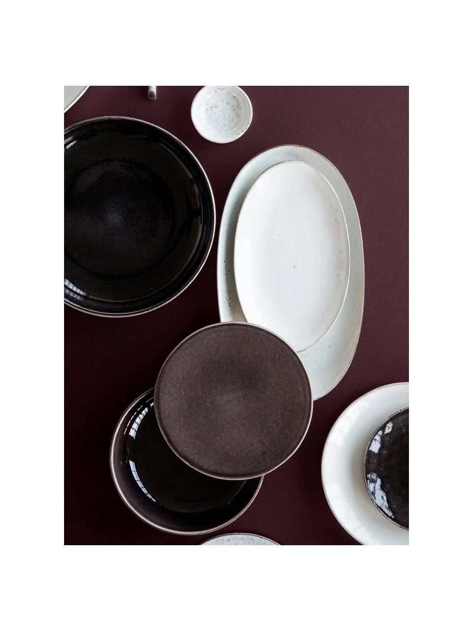 Broste Copenhagen Handgemachte Schalen Nordic Coal Ø 22 cm aus Steingut, 4 Stück, Ø 22 x H 5 cm 2 Broste Copenhagen Handgemachte Schalen Nordic Coal Ø 22 cm aus Steingut, 4 Stück, Ø 22 x H 5 cm – Bild 2