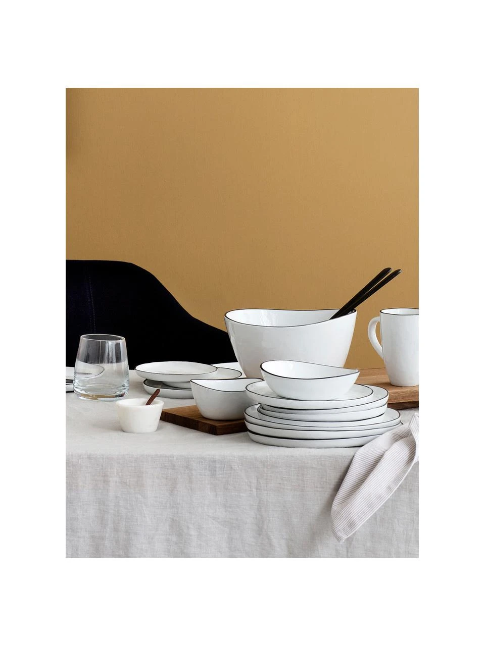 Broste Copenhagen Handgemachte Schüssel Salt mit schwarzem Rand, Ø 20 cm, Ø 20 cm 2 Broste Copenhagen Handgemachte Schüssel Salt mit schwarzem Rand, Ø 20 cm, Ø 20 cm – Bild 2