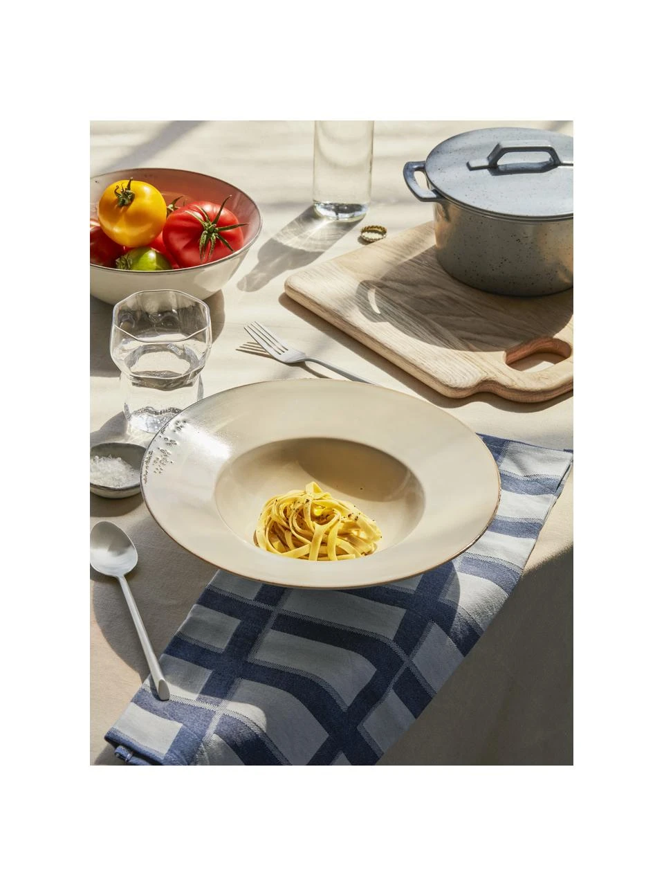 Broste Copenhagen Handgemachte Suppenteller Nordic Sand, 4 Stück, Ø 29 x H 7 cmNur noch wenige verfügbar 2 Broste Copenhagen Handgemachte Suppenteller Nordic Sand, 4 Stück, Ø 29 x H 7 cmNur noch wenige verfügbar – Bild 2