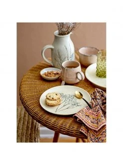 Bloomingville Handgemachter Frühstücksteller Bea mit Gräser-Motiv, Ø 22 cmNur noch 1 Artikel verfügbar 8 Bloomingville Handgemachter Frühstücksteller Bea mit Gräser-Motiv, Ø 22 cmNur noch 1 Artikel verfügbar -Küche Geschäft Handgemachter Fruhstucksteller Bea mit Graser Motiv 2