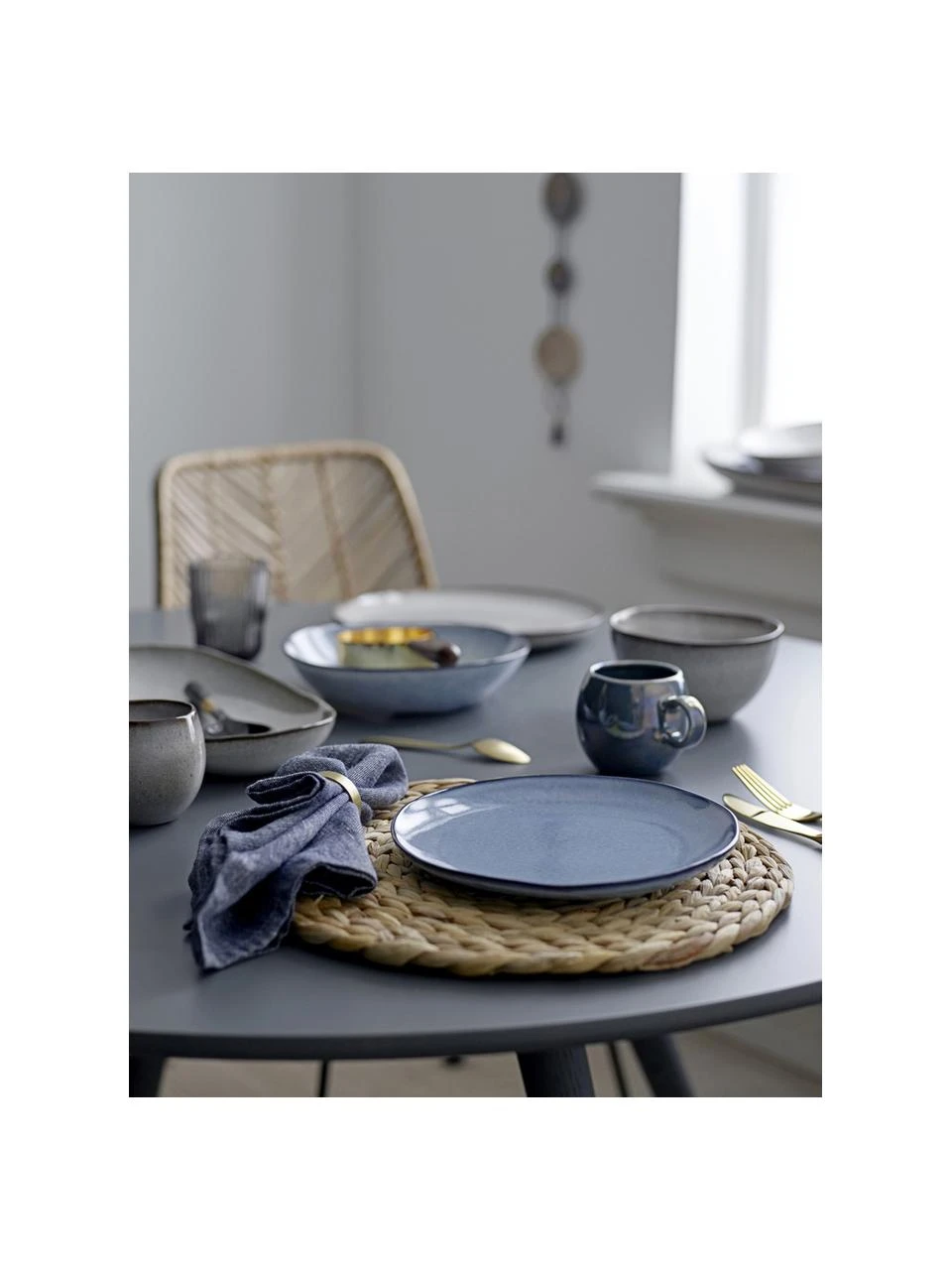 Bloomingville Handgemachter Steingut-Frühstücksteller Sandrine in Blautönen, Ø 22 x H 2 cm 2 Bloomingville Handgemachter Steingut-Frühstücksteller Sandrine in Blautönen, Ø 22 x H 2 cm – Bild 2