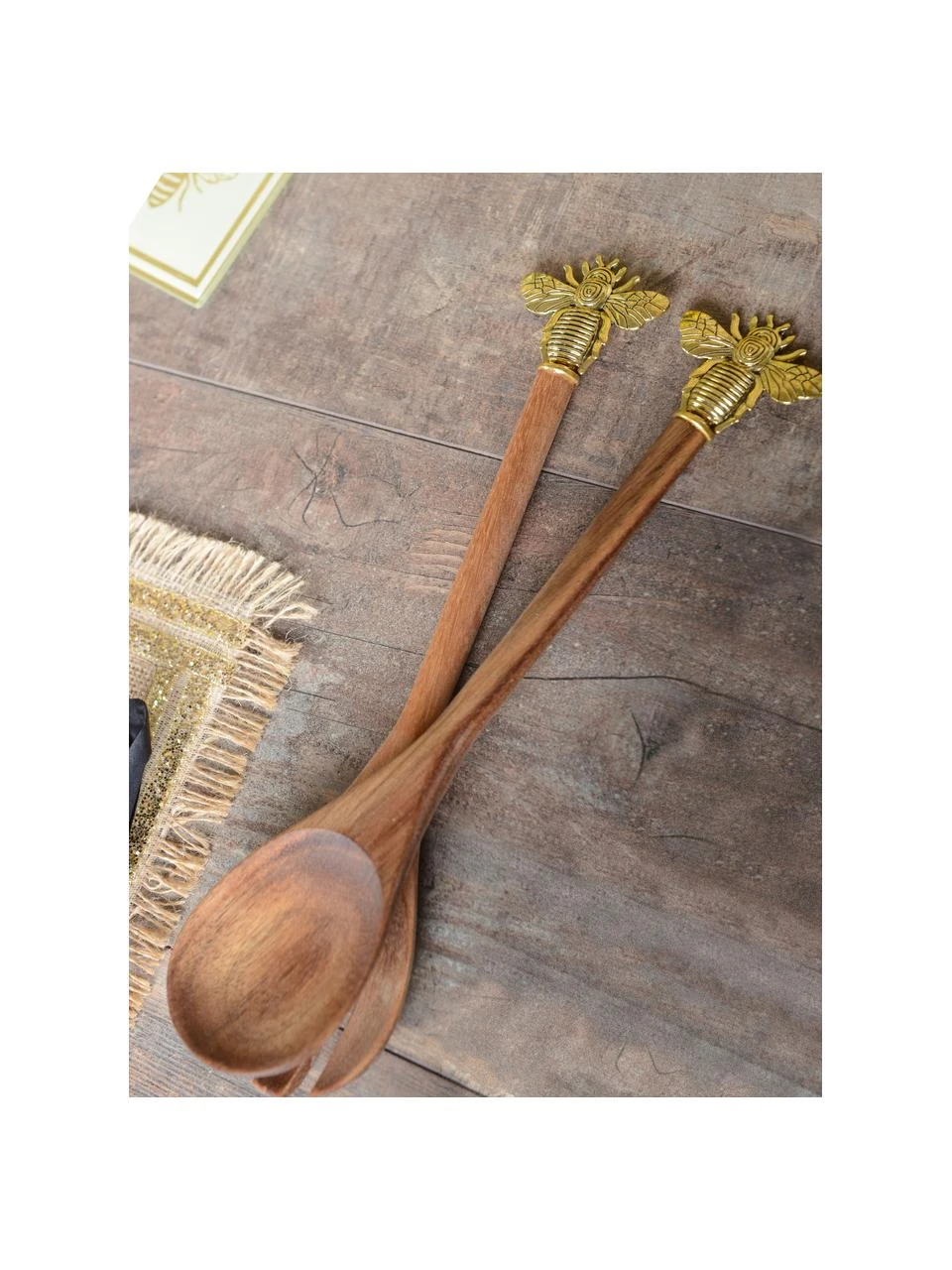 Holz Salatbesteck Bee mit goldenen Bienen am Griff, 2er Set, Holz, Metall, Braun, Goldfarben, L 31 cm Holz Salatbesteck Bee mit goldenen Bienen am Griff, 2er Set, L 31 cm -Küche Geschäft Holz Salatbesteck Bee mit goldenen Bienen am Griff 2er Set 1