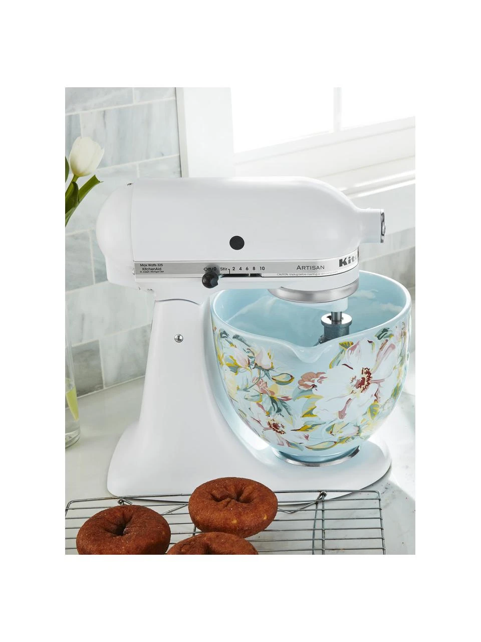 Küchenmaschine Artisan in Weiß, Gehäuse: Zinkdruckguss, Schüssel: Edelstahl, Weiß, glänzend, B 37 x H 36 cm KitchenAid Küchenmaschine Artisan in Weiß, B 37 x H 36 cm -Küche Geschäft Kuchenmaschine Artisan in Weiss 1