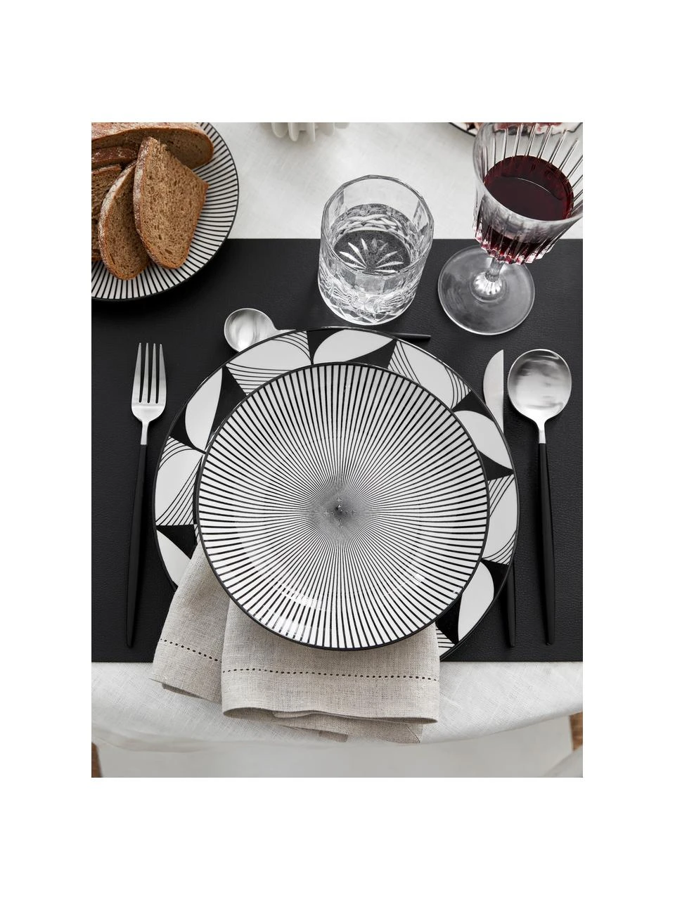 Erika Vaitkute Leinen-Servietten Alanta mit Hohlsaum, 6 Stück, B 42 x L 42 cmNur noch 1 Artikel verfügbar 4 Erika Vaitkute Leinen-Servietten Alanta mit Hohlsaum, 6 Stück, B 42 x L 42 cmNur noch 1 Artikel verfügbar – Bild 4