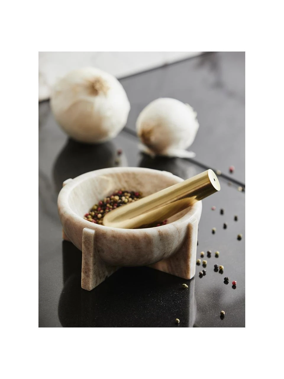 Marmor-Mörser mit goldenem Stößel Rocoto, 2-tlg., Stößel: Aluminium, Beige, Ø 17 x H 8 cm Nordal Marmor-Mörser mit goldenem Stößel Rocoto, 2-tlg., Ø 17 x H 8 cmNur noch 1 Artikel verfügbar -Küche Geschäft Marmor Morser mit goldenem Stossel Rocoto 2 tlg 1