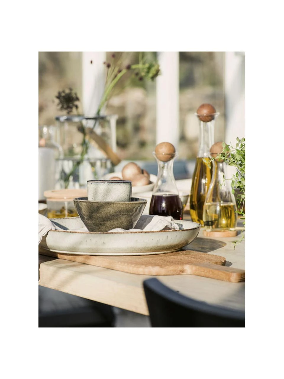 Mundgeblasene Essig- und Öl-Spender Eden mit Holzdeckel, 2er-Set, Ø 8 x H 19 cm 4 Mundgeblasene Essig- und Öl-Spender Eden mit Holzdeckel, 2er-Set, Ø 8 x H 19 cm – Bild 4