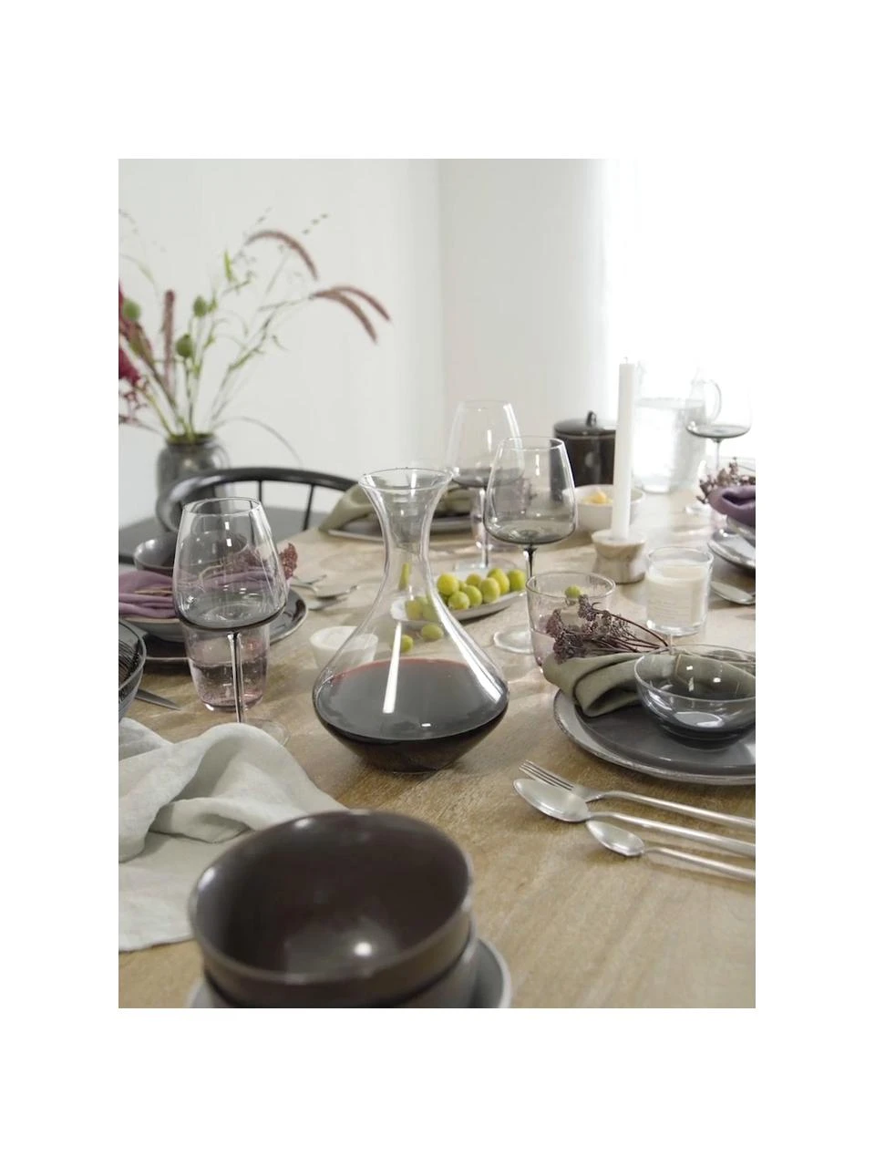 Broste Copenhagen Mundgeblasene Karaffe Smoke mit grauem Farbverlauf, 1.6 L, H 25 cm, 1.6 L 2 Broste Copenhagen Mundgeblasene Karaffe Smoke mit grauem Farbverlauf, 1.6 L, H 25 cm, 1.6 L – Bild 2