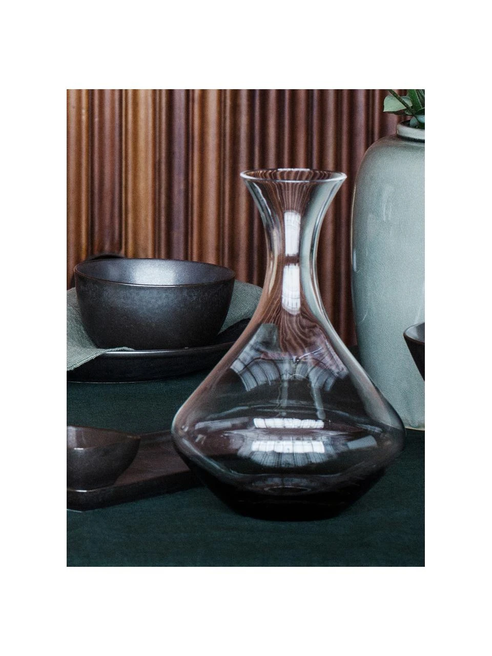 Broste Copenhagen Mundgeblasene Karaffe Smoke mit grauem Farbverlauf, 1.6 L, H 25 cm, 1.6 L 4 Broste Copenhagen Mundgeblasene Karaffe Smoke mit grauem Farbverlauf, 1.6 L, H 25 cm, 1.6 L – Bild 4