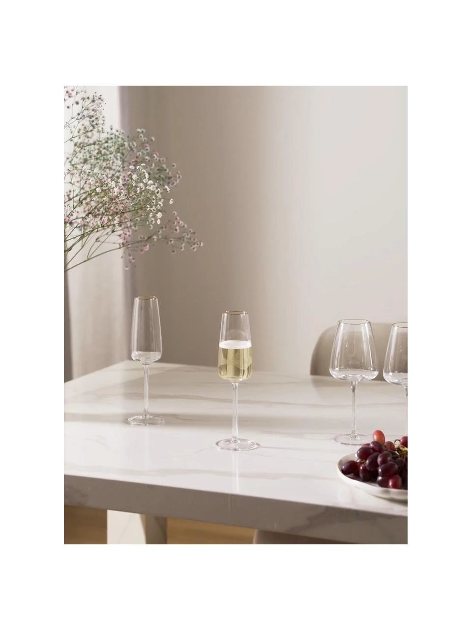 Westwing Collection Mundgeblasene Sektgläser Ellery mit Goldrand, 4 Stück, Ø 7 x H 23 cm 2 Westwing Collection Mundgeblasene Sektgläser Ellery mit Goldrand, 4 Stück, Ø 7 x H 23 cm – Bild 2