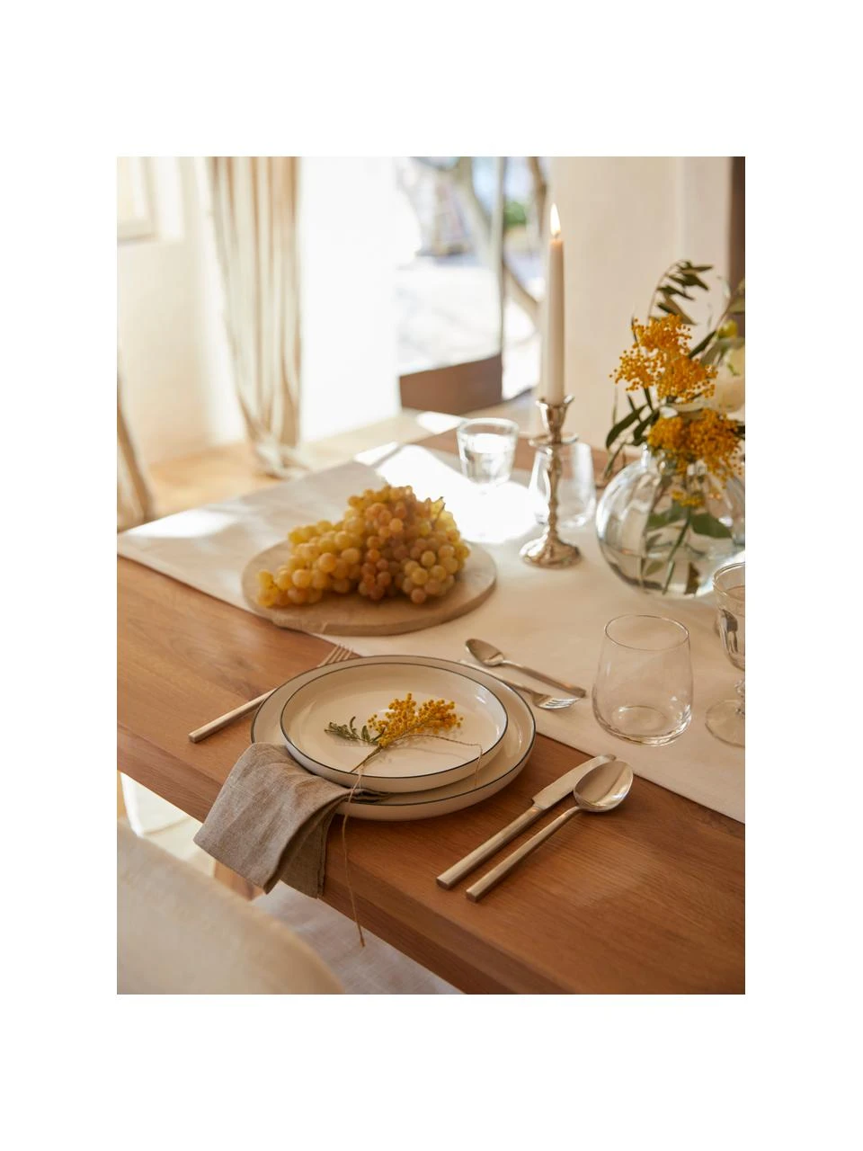 Westwing Collection Porzellan Speiseteller Facile Ø 25 cm mit schwarzem Rand, 2 Stück, Ø 25 x H 3 cm 2 Westwing Collection Porzellan Speiseteller Facile Ø 25 cm mit schwarzem Rand, 2 Stück, Ø 25 x H 3 cm – Bild 2