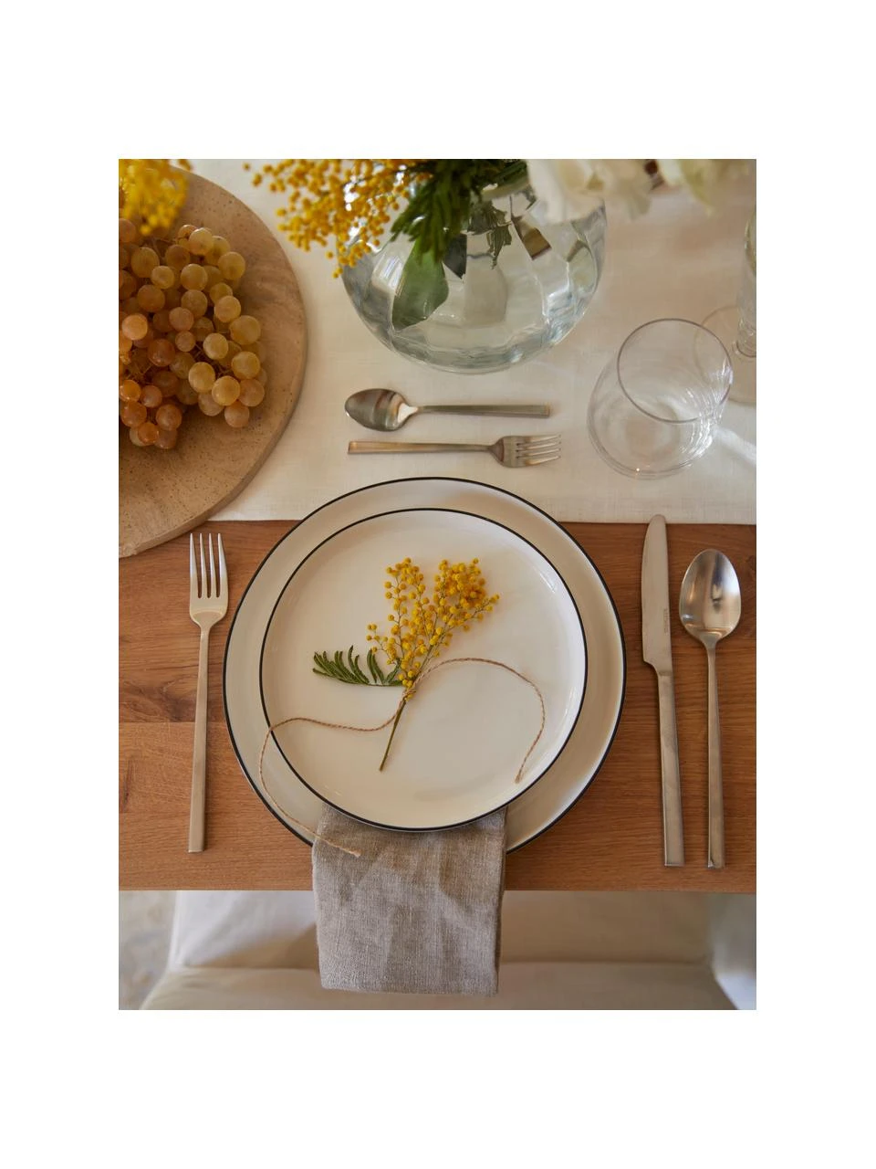 Westwing Collection Porzellan Speiseteller Facile Ø 25 cm mit schwarzem Rand, 2 Stück, Ø 25 x H 3 cm 3 Westwing Collection Porzellan Speiseteller Facile Ø 25 cm mit schwarzem Rand, 2 Stück, Ø 25 x H 3 cm – Bild 3