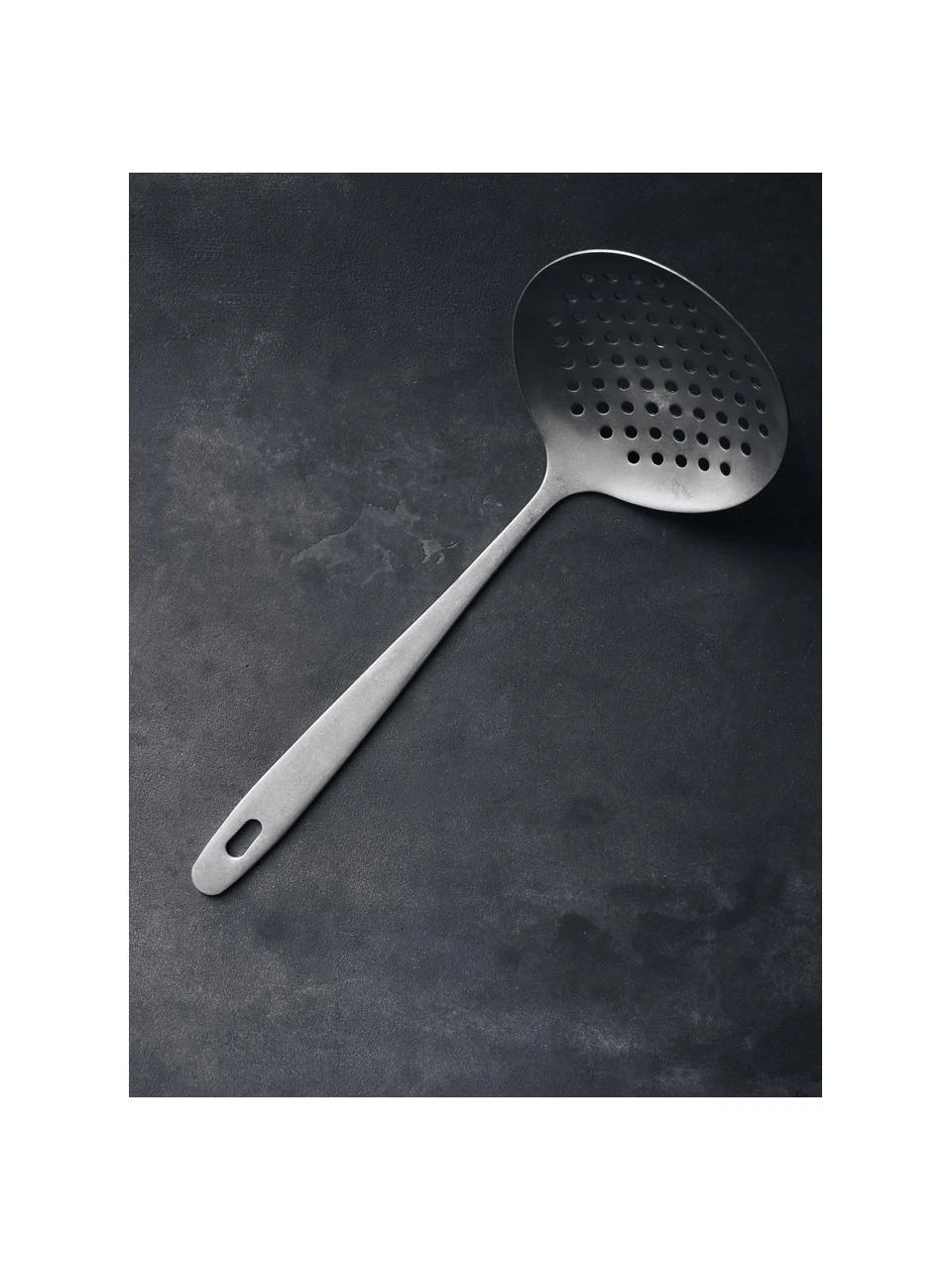 Schaumlöffel Daily in Silber mit mattem Finish, Edelstahl, gebürstet Das Besteck ist aus Edelstahl gefertigt. Somit ist es langlebig, rostet nicht und ist resistent gegen Bakterien., Silberfarben, L 29 cm Nicolas Vahé Schaumlöffel Daily in Silber mit mattem Finish, L 29 cm -Küche Geschäft Schaumloffel Daily in Silber mit mattem Finish 1