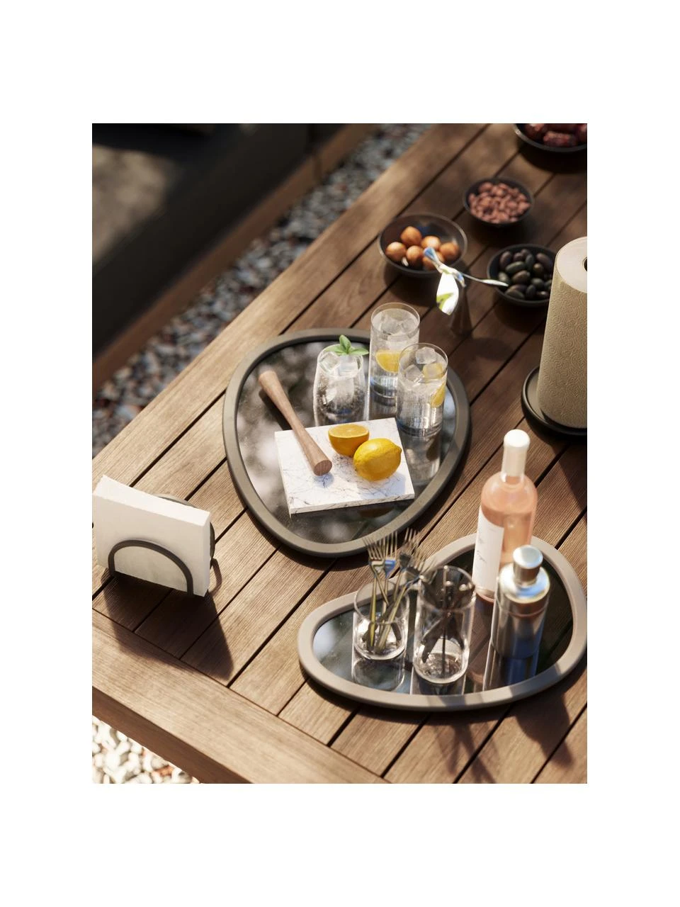 Serviertablett-Set Hub in Grau, 2-tlg., Rand: Gummi, Oberfläche: Glas, Grau, Set mit verschiedenen Größen Umbra Serviertablett-Set Hub in Grau, 2-tlg., Set mit verschiedenen GrößenNur noch wenige verfügbar -Küche Geschäft Serviertablett Set Hub in Grau 2 tlg 1