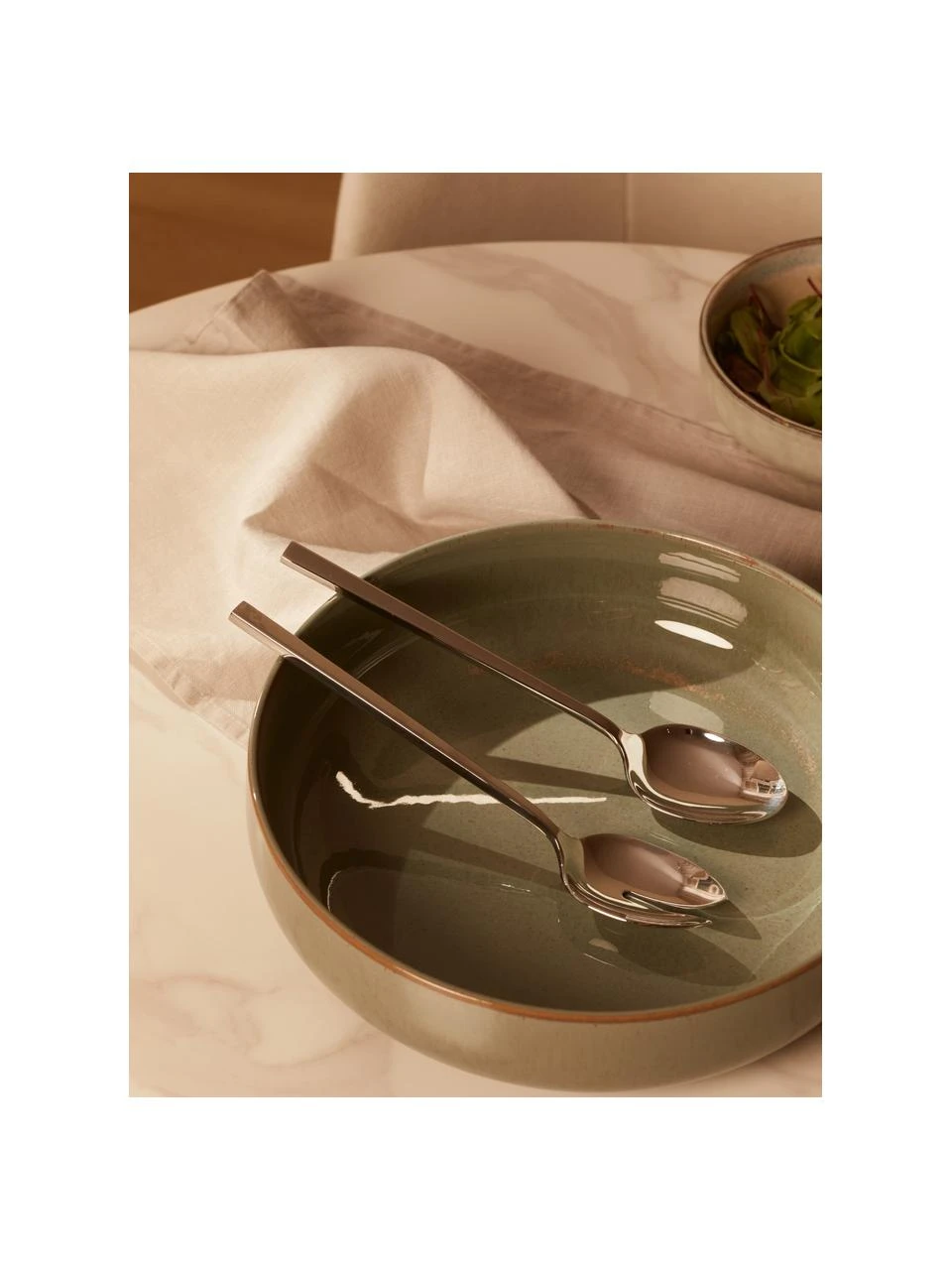 Silberfarbenes Salatbesteck Shine, hochglanzpoliert, 2er-Set, Edelstahl 18/10 Das Besteck ist aus Edelstahl gefertigt. Somit ist es langlebig, rostet nicht und ist resistent gegen Bakterien. Zudem ist es Spülmaschinenfest, farbecht, pflegeleicht, geschmacksneutral und säurebeständig., Silber, L 24 cm Westwing Collection Silberfarbenes Salatbesteck Shine, hochglanzpoliert, 2er-Set, L 24 cm -Küche Geschäft Silberfarbenes Salatbesteck Shine hochglanzpoliert 2er Set 1